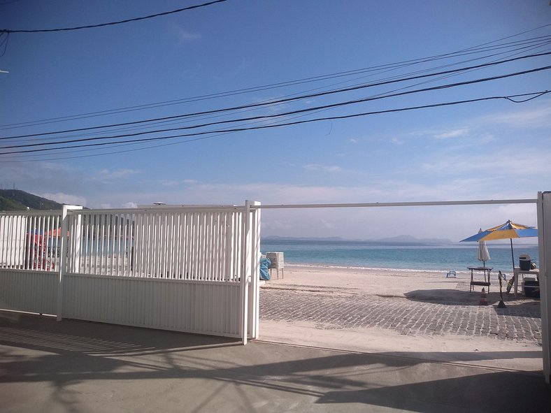 Apartamento com garagem, a beira mar em Arraial do Cabo