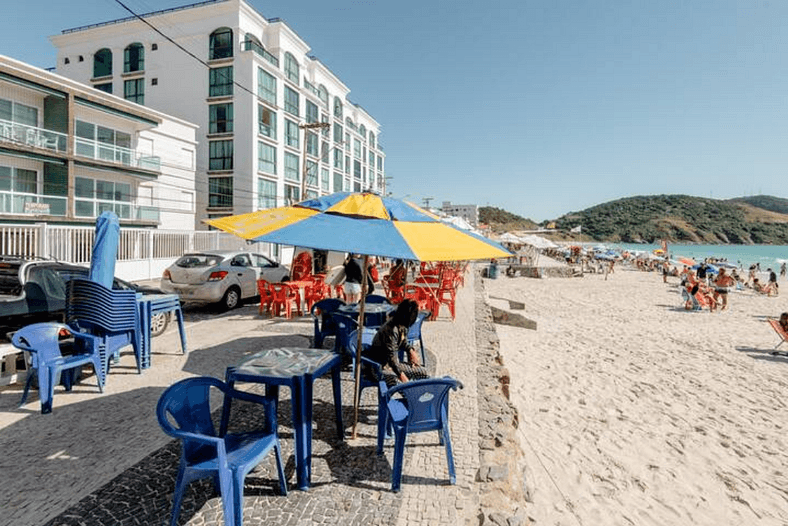 Apartamento com garagem, a beira mar em Arraial do Cabo