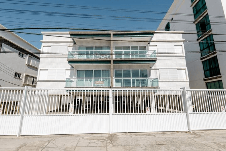 Apartamento com garagem, a beira mar em Arraial do Cabo