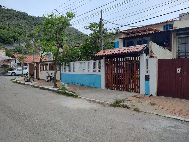 Melhor localização conforto e praia dos anjos a pé