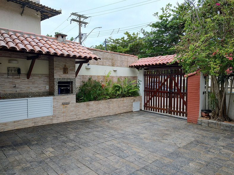 Melhor localização conforto e praia dos anjos a pé